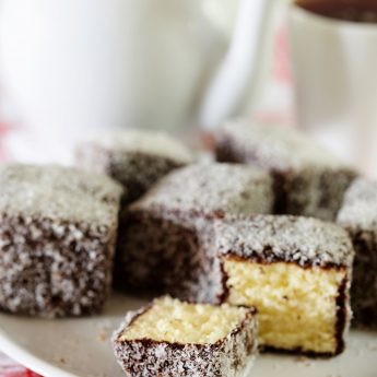 Vivre Gourmet Aussie Lamington Cakes Pack Of 4